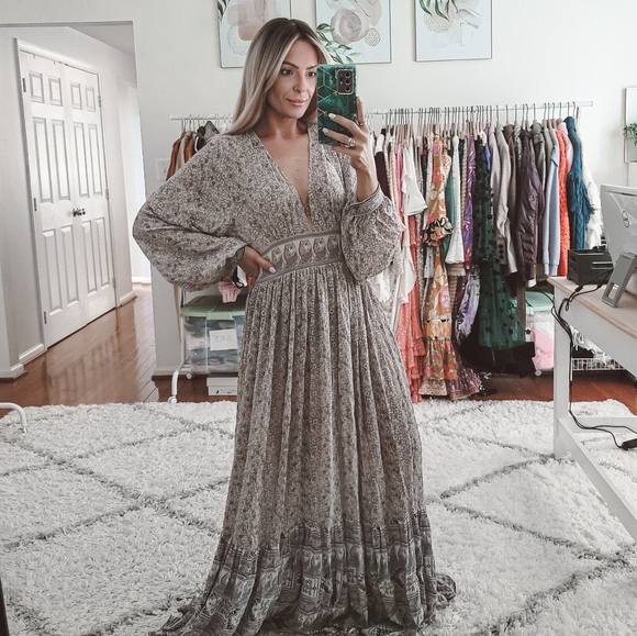 Ulla Johnson Dresses & Skirts - Ulla Johnson crem/blue floral boho printed long sleeve maxi tiered dress